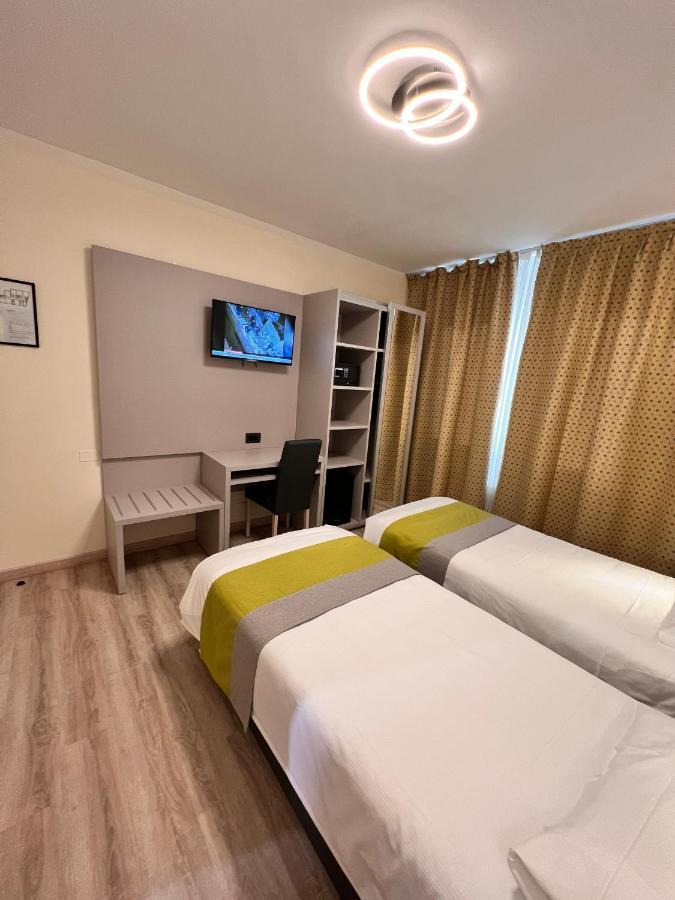 Aurora Hotel